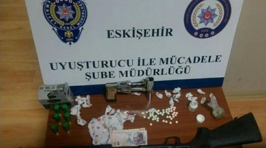 Eskişehir&rsquo;de Uyuşturucu Operasyonu: 3 G&ouml;zaltı