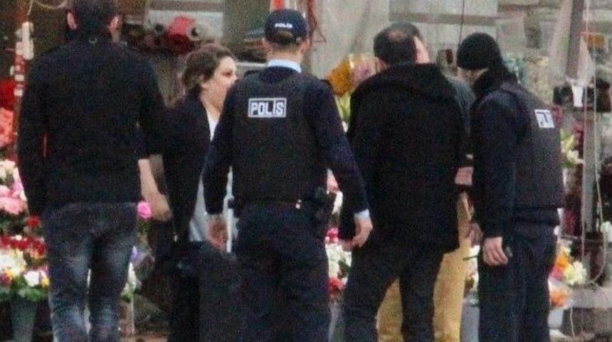 İranlı Turistin Dalgınlığı Polisi Alarma Ge&ccedil;irdi
