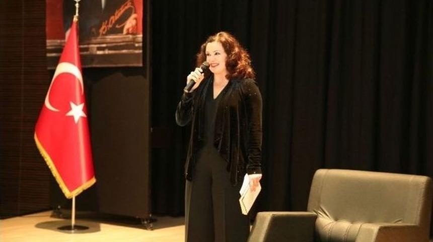 Esra Ceyhan Darıca&rsquo;da Sevenleriyle Buluştu