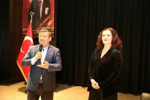 Esra Ceyhan Darıca’da Sevenleriyle Buluştu