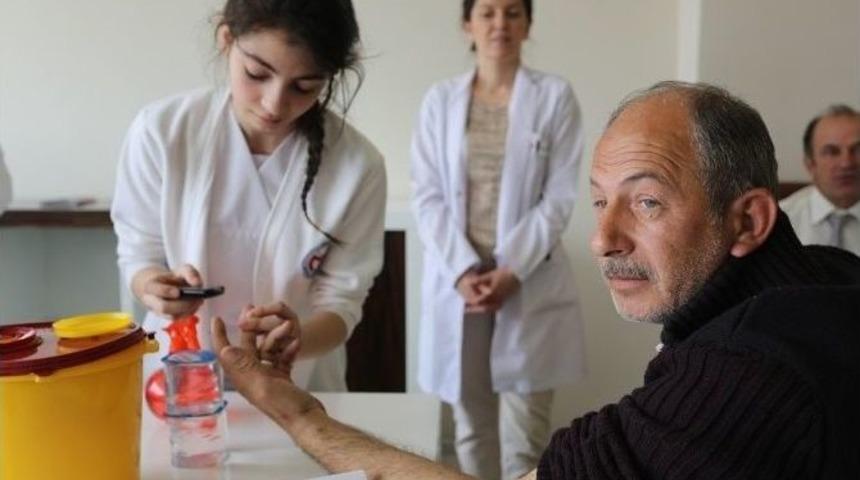 Serdivan Belediyesi&rsquo;nde Tansiyon Ve Kan Şekeri &Ouml;l&ccedil;&uuml;m&uuml; Yapıldı