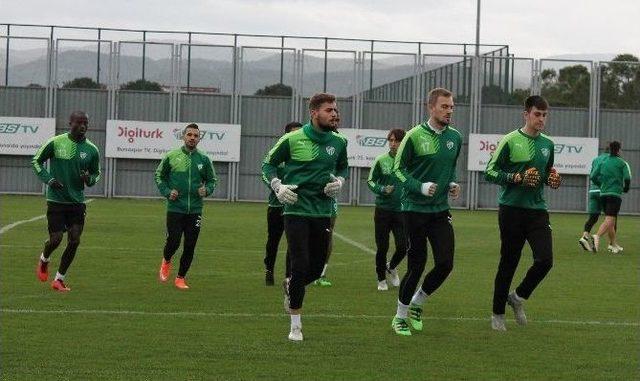 Bursaspor 16 Eksikle Çalıştı