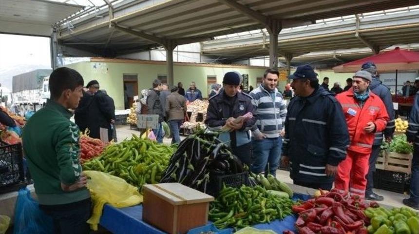 Ardahan Belediyesi Zabıta M&uuml;d&uuml;rl&uuml;ğ&uuml; Ekipleri Halk Pazarını Denetledi