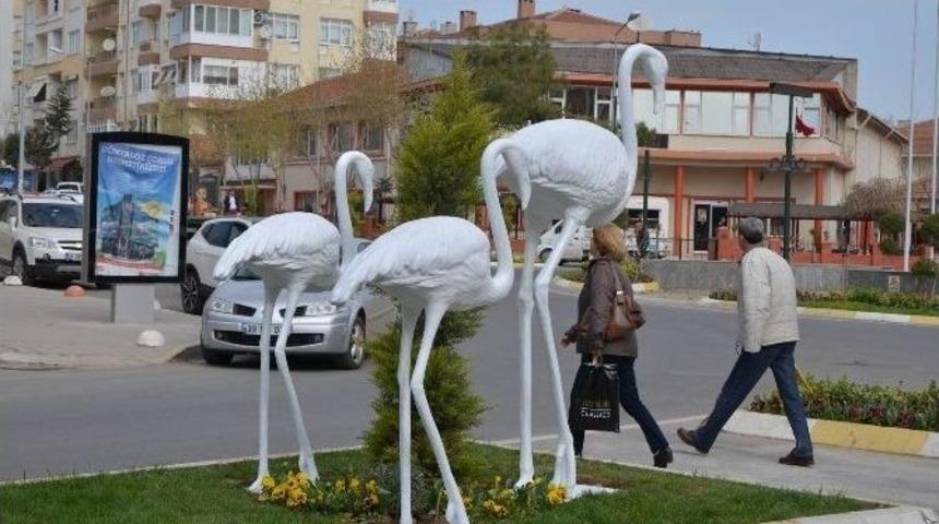 Babaeski&rsquo;ye Flamingo Heykelleri Konuldu
