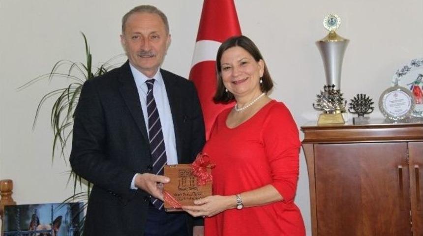 Tatilini Didim&rsquo;de Ge&ccedil;iren Meksika B&uuml;y&uuml;kel&ccedil;isinden Belediyeye Ziyaret