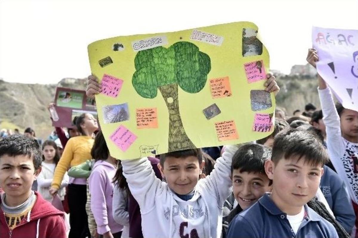 Şehit &Ouml;ğretmenler Anısına Binlerce Fidan Toprakla Buluştu