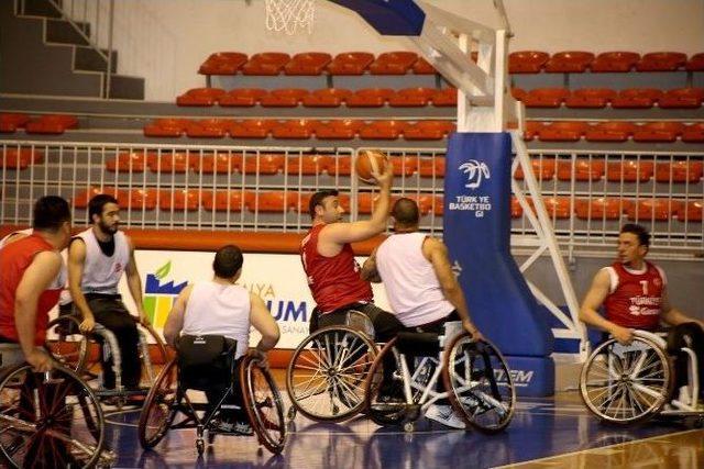 Türkiye Tekerlekli Sandalye Basketbol Milli Takımı, ’olimpiyat Ve Paralimpik’ Oyunlarına Antalya’da Hazırlanıyor