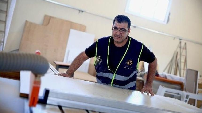 Buca&rsquo;nın Usta Ellerine Yeni Marangozhane
