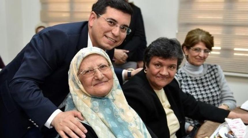T&uuml;t&uuml;nc&uuml; Huzurevi Sakinlerini Ağırladı