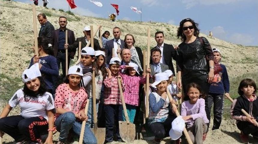 Sarayk&ouml;y İl&ccedil;esinde 3 Bin Fidan Toprakla Buluştu