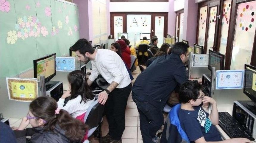 Bilgievi &Ouml;ğrencileri Bilgisayar Programlama Dili &Ouml;ğreniyor