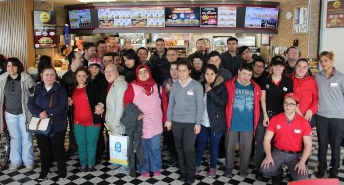 &Ouml;zel &Ccedil;ocukların Sinema Keyfi