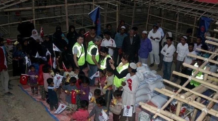 Tika&rsquo;dan Nepal&rsquo;deki Arakanlı M&uuml;sl&uuml;manlara Gıda Ve Malzeme Desteği