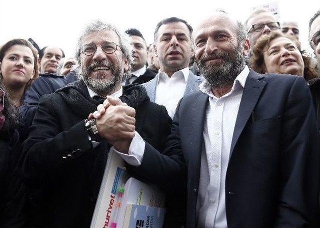 Can Dündar Ve Erdem Gül’e Konsolos Desteği