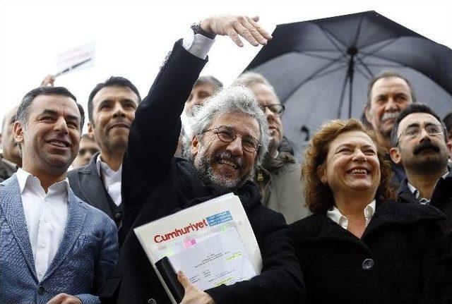 Can Dündar Ve Erdem Gül’e Konsolos Desteği