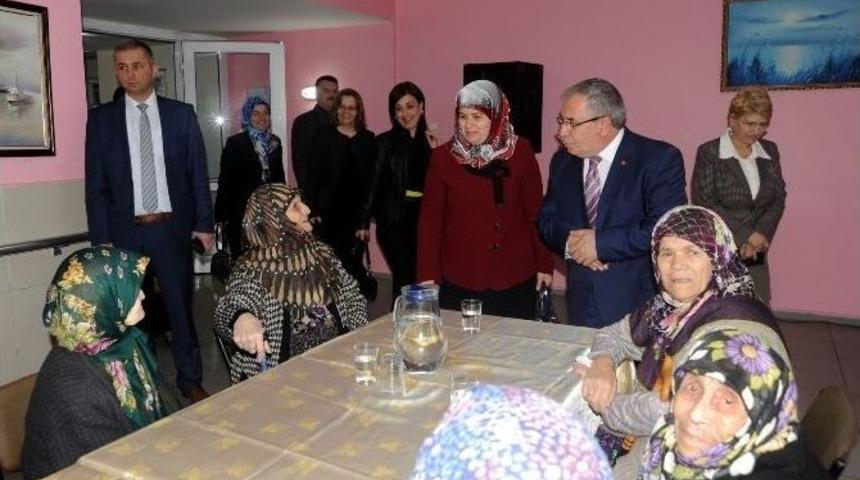 Bilecik Protokol&uuml;nden Huzurevine Ziyaret