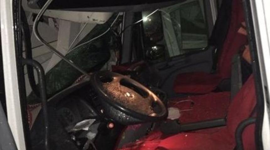 Direksiyon Başında Kalp Krizi Ge&ccedil;iren S&uuml;r&uuml;c&uuml; &Ouml;ld&uuml;