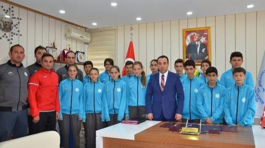 Bilecikli Atletler İzmir&rsquo;e Uğurlandı