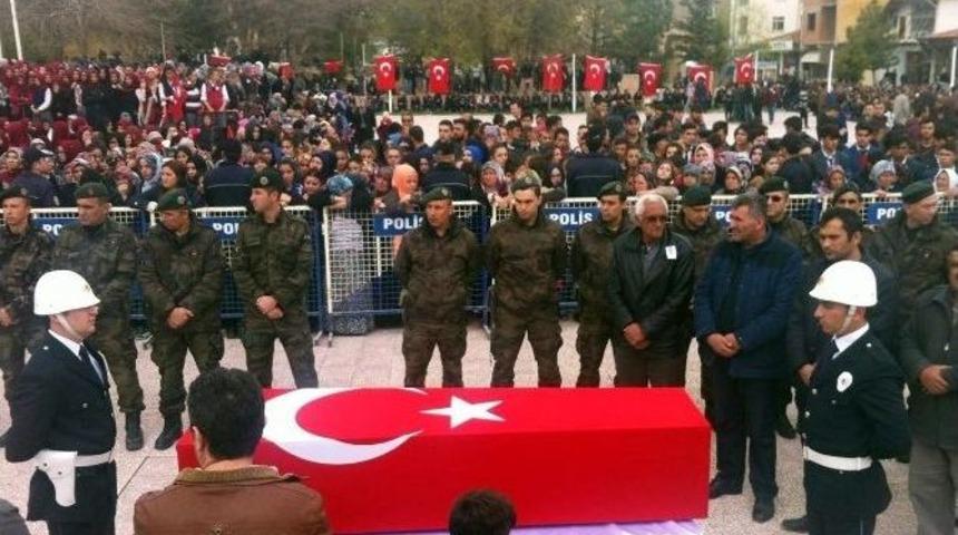 Cumhurbaşkanı Erdoğan Şehit Polisin Cenazesine Katıldı