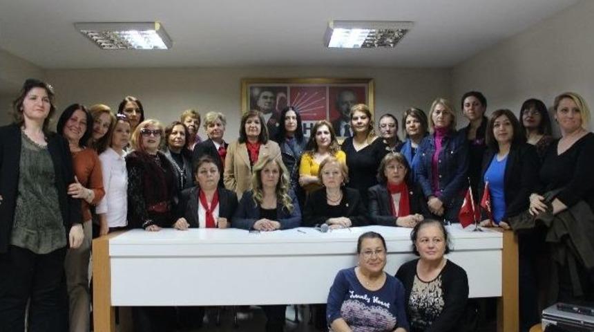 Chp&rsquo;li Kadınlar, &Ccedil;ocuk İstismarını Protesto Etti