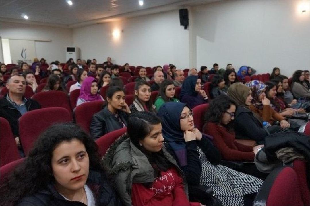 İzmir&rsquo;den Şiir İmbatı Demirci&rsquo;de Esti