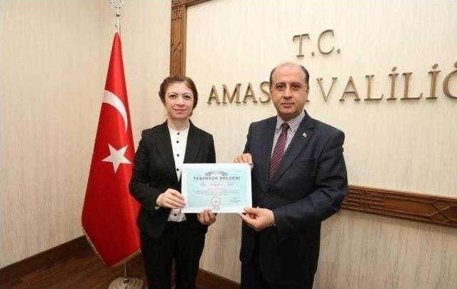 Bakan M&uuml;ezzinoğlu&rsquo;ndan Amasya&rsquo;daki 12 Doktora Teşekk&uuml;r Belgesi 1