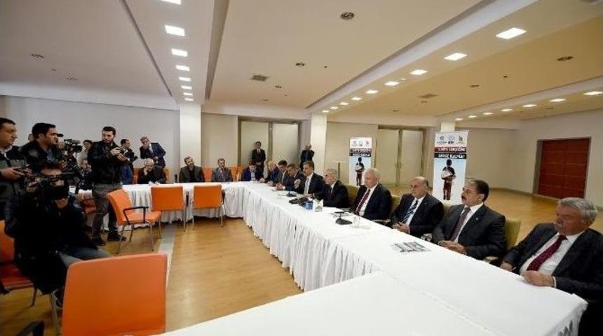 &ldquo;44 G&uuml;nde 44 Tır Yardım Kampanyası&rdquo; İ&ccedil;in Basın Toplantısı D&uuml;zenlendi