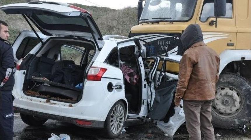 Sandıklı&rsquo;da Cenaze Konvoyuna Kamyon &Ccedil;arptı, 1 &Ouml;l&uuml; 2 Yaralı