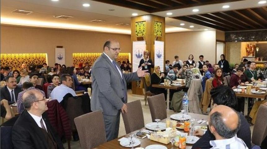 Başkan Orhan&rsquo;dan Gen&ccedil; Beyinlere Jest