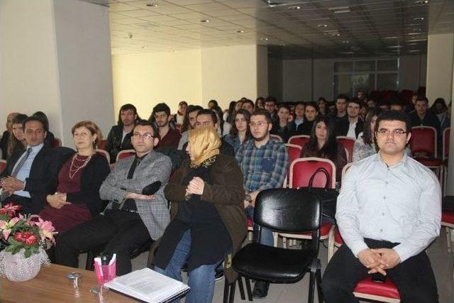 Burhaniye’de Yurt Dışı Eğitim Semineri