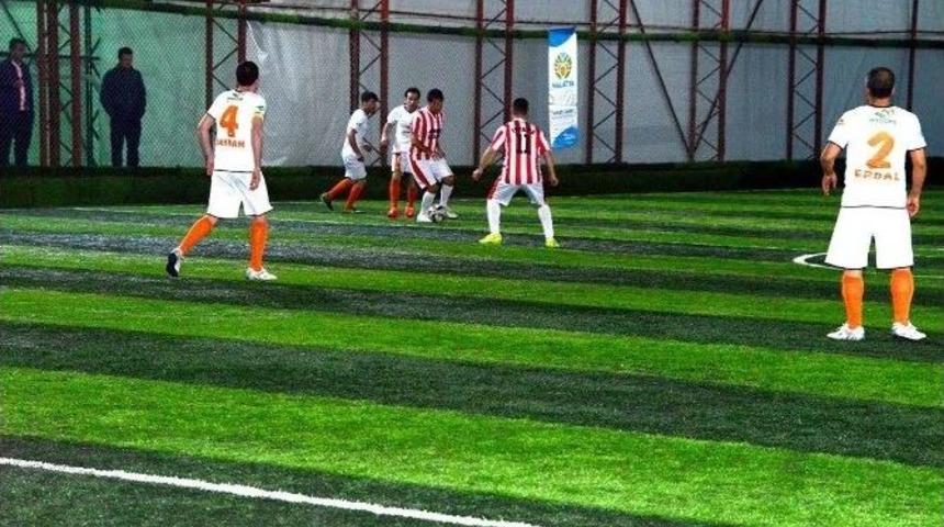 Futbol Turnuvasında &Ccedil;eyrek Finalistler Belli Oldu