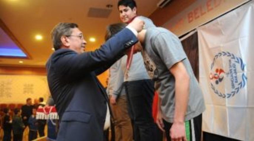 Satran&ccedil; Turnuvası &Ouml;d&uuml;l T&ouml;reni