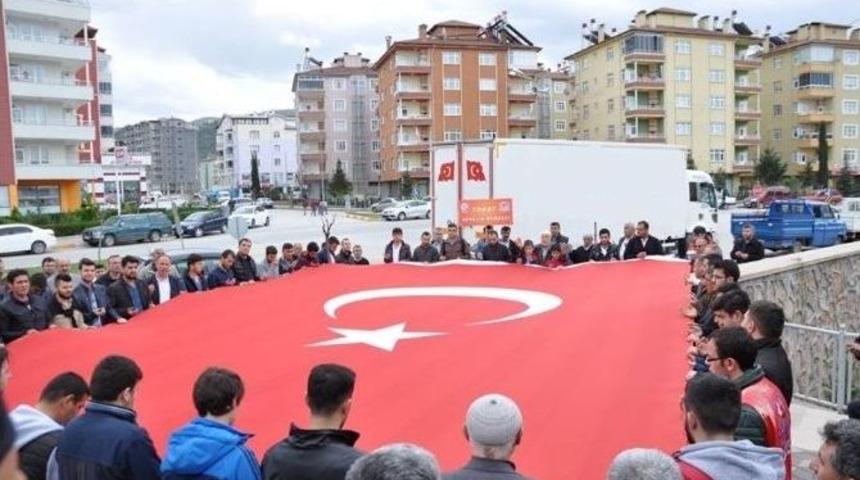 Ter&ouml;re Karşı Eller Semaya Kalktı