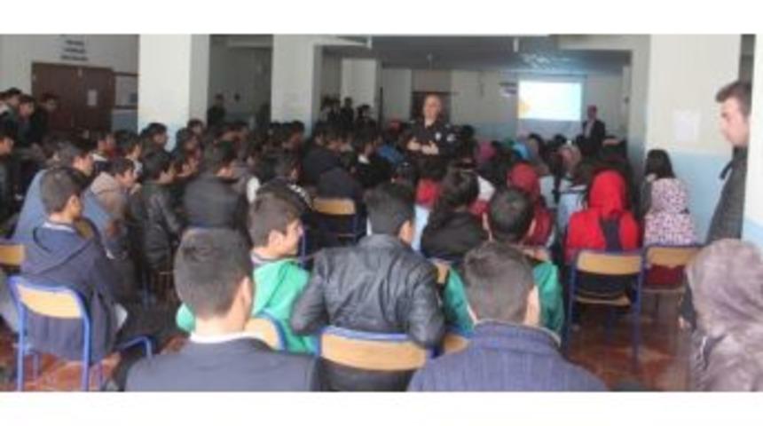Polisten &lsquo;gen&ccedil;lik Ve G&uuml;venli Gelecek&rsquo; Semineri