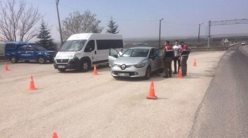 Jandarma Yol Kontrollerinde 119 Ş&uuml;pheliyi Yakaladı