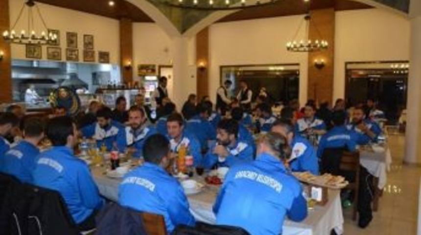 Karacabey Belediyespor&rsquo;a Destek Yağıyor