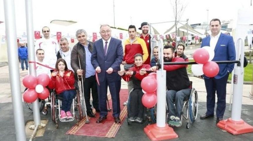 Engelsiz Parkı Galatasaraylı Oyuncu A&ccedil;tı