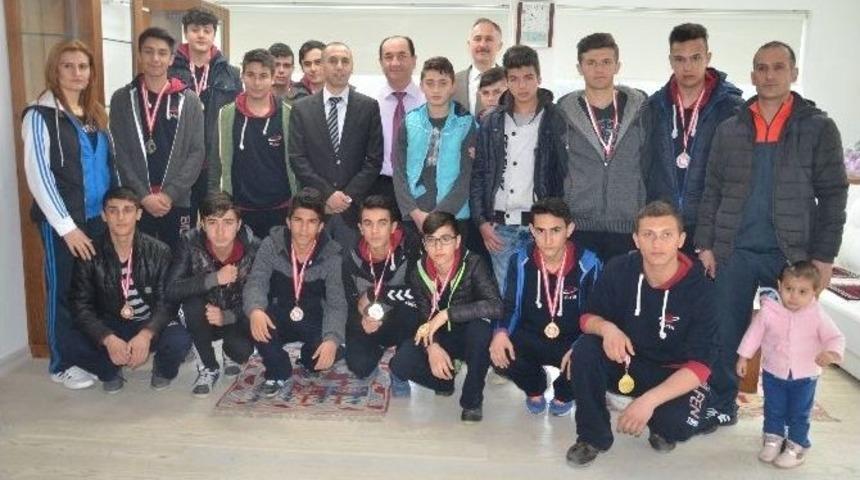 Soma Eml &Ouml;ğrencileri Boks&rsquo;ta Fırtına Gibi Esti