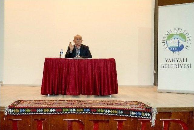 Ahmet Şimşirgil Yahyalı’da Konferans Verdi