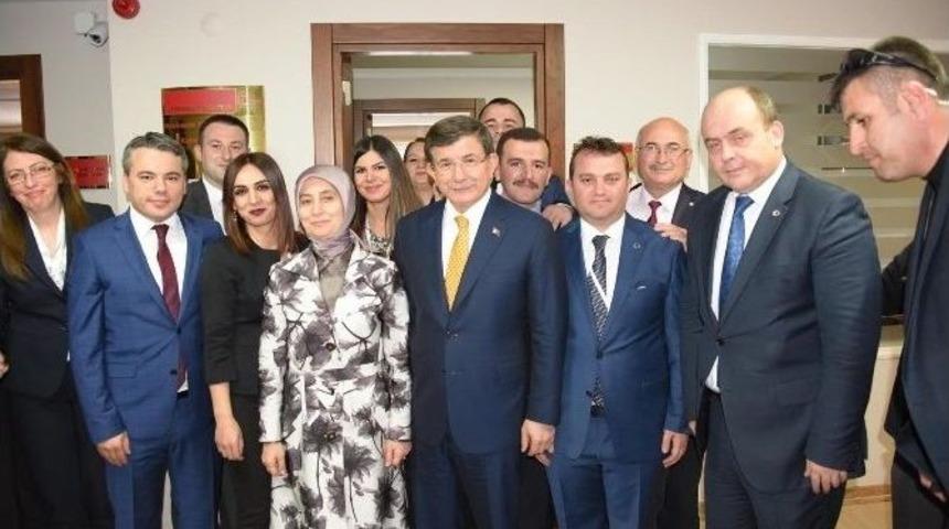 Başbakan Davutoğlu Şehzadeler&rsquo;i Ziyaret Etti