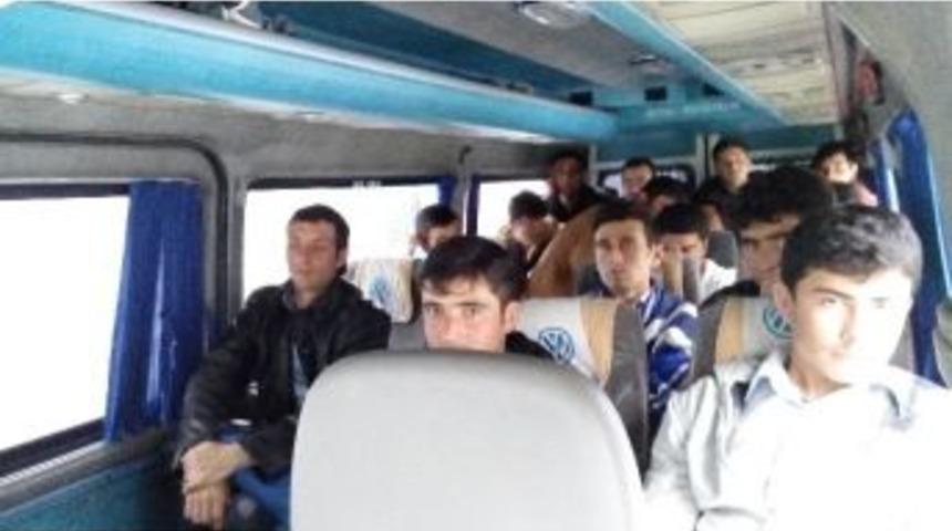 &Ccedil;anakkale&rsquo;de 18 Afgan Ka&ccedil;ak İş&ccedil;i Yakalandı