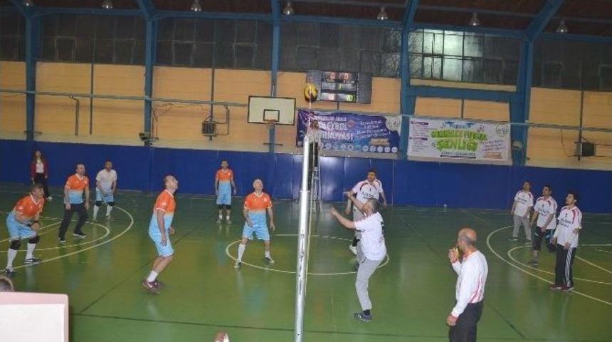 Boz&uuml;y&uuml;k Belediyesi Kurumlar Arası Voleybol Turnuvası Devam Ediyor