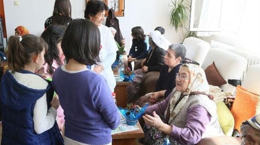 Sevgi Evi Sakinleri Yaşlılarla Buluştu
