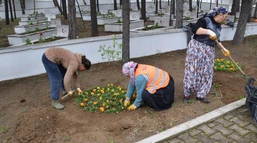 İn&ouml;n&uuml; Şehitliği 1 Nisan T&ouml;renlerine Hazırlanıyor
