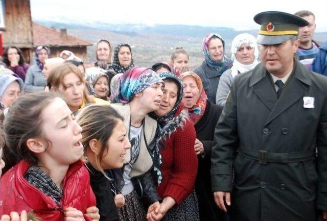 Bolu, Şehidini G&ouml;zyaşlarıyla Karşıladı 1