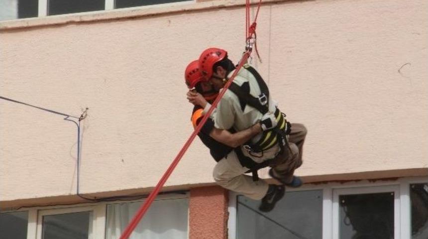 Ger&ccedil;eği Aratmayan Tatbikat