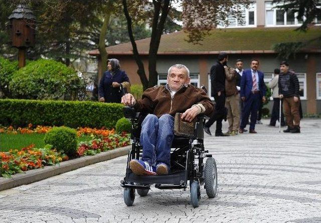 Ellerindeki Tahtalarla Yürüyen Adamın Hayali Gerçek Oldu 1