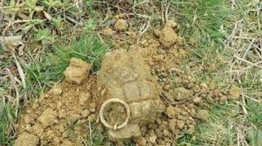 Mezar Kazılırken El Bombası Bulundu