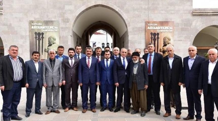 Cumhurbaşkanı Erdoğan&rsquo;ın Başdanışmanı Top&ccedil;u, Silahtar Mustafa Paşa Kervansarayı&rsquo;nı Gezdi