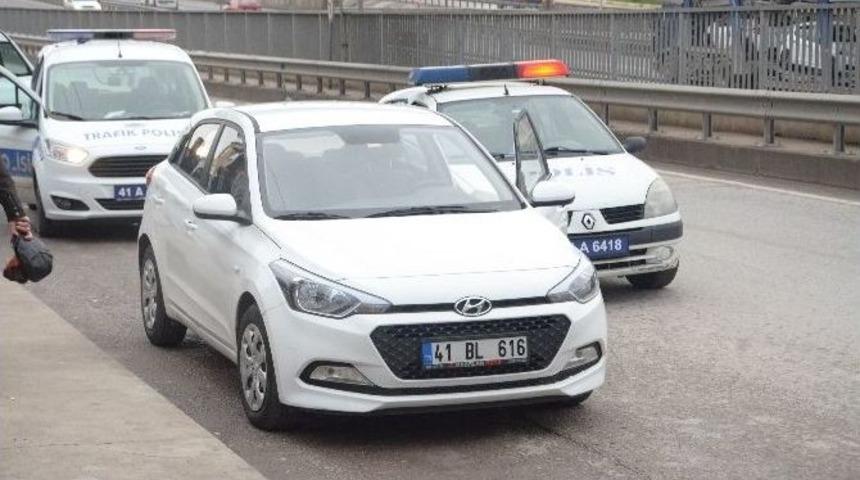 Bombalı Ara&ccedil; İhbarı Emniyeti Harekete Ge&ccedil;irdi